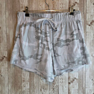 Women's Athletic Works White Gray Camo Athletic Shorts M